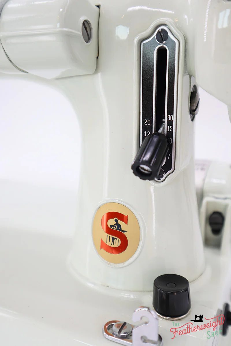 Singer Featherweight 221 Sewing Machine, WHITE EV969*** - Image 16