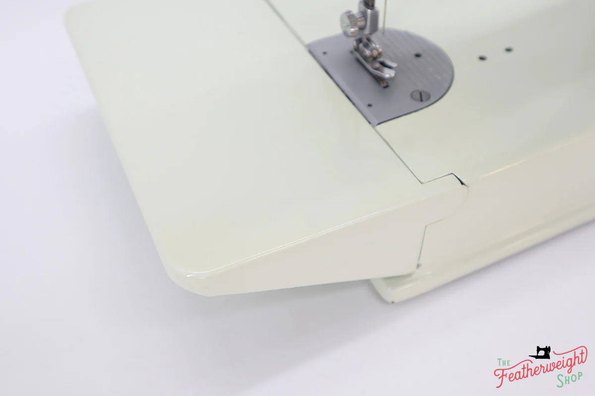 Singer Featherweight 221 Sewing Machine, WHITE EV969*** - Image 8