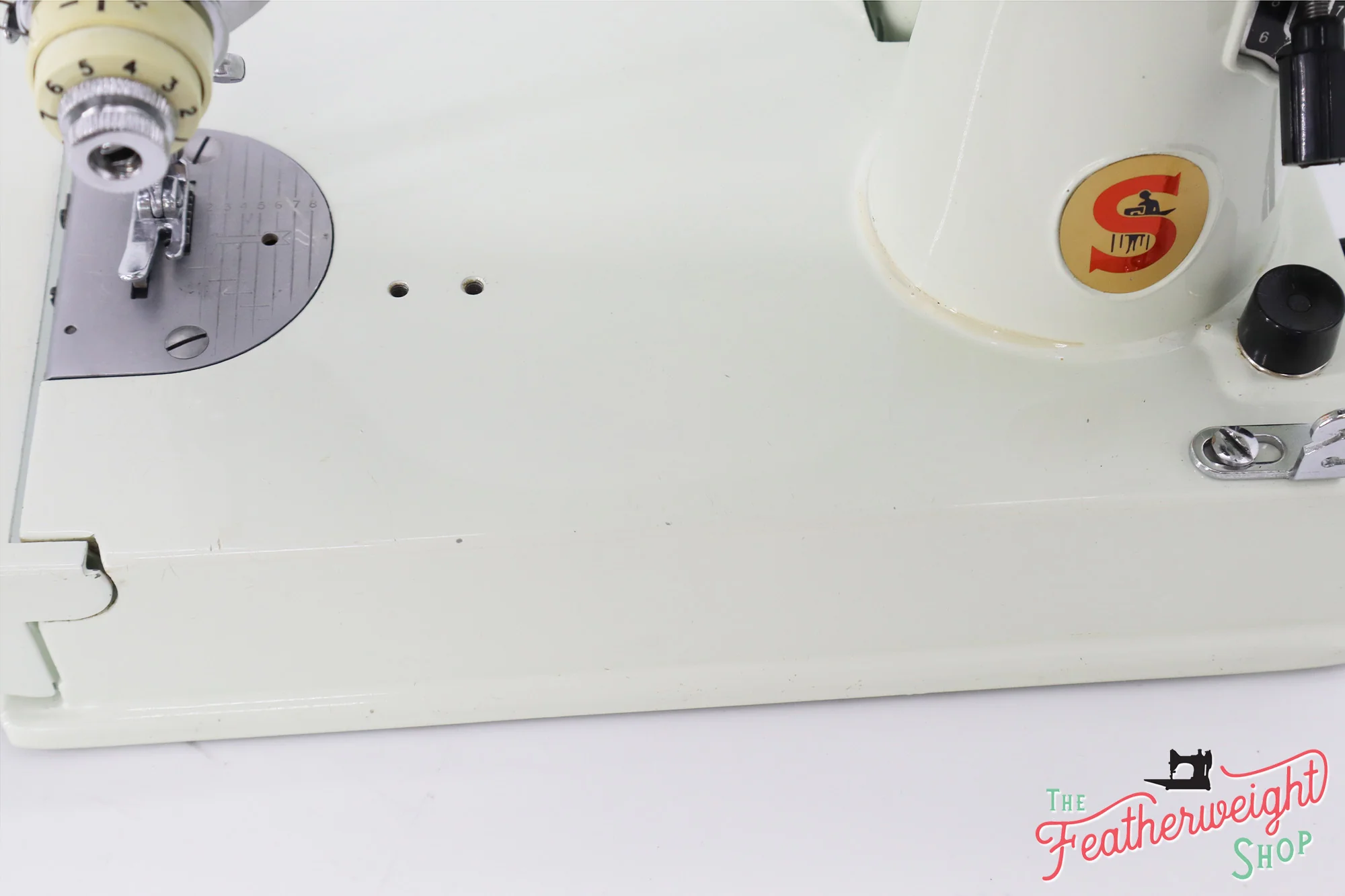 Singer Featherweight 221 Sewing Machine, WHITE EV974*** - Image 7