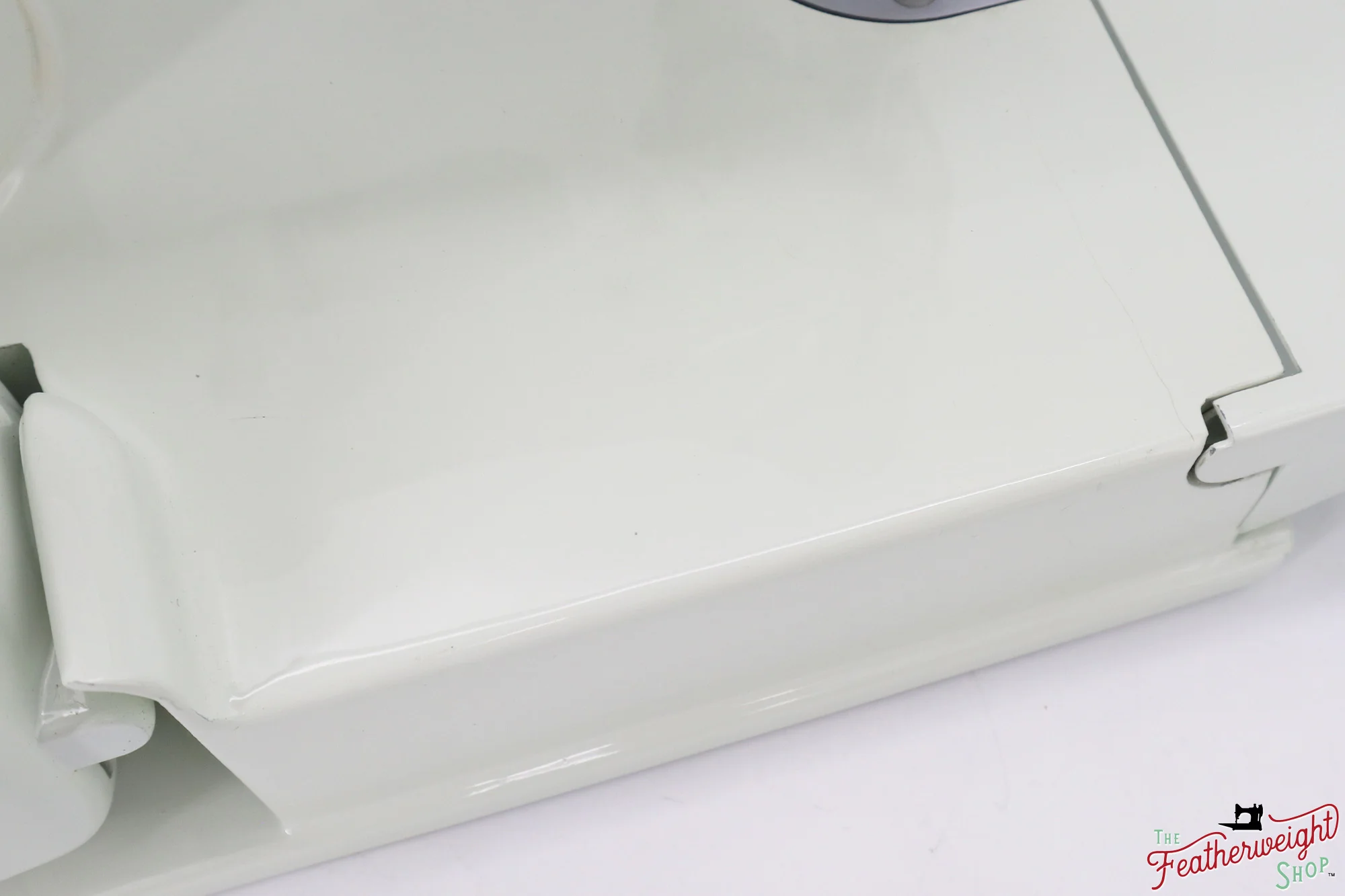 Singer Featherweight 221 Sewing Machine, WHITE - EV978*** - Image 12