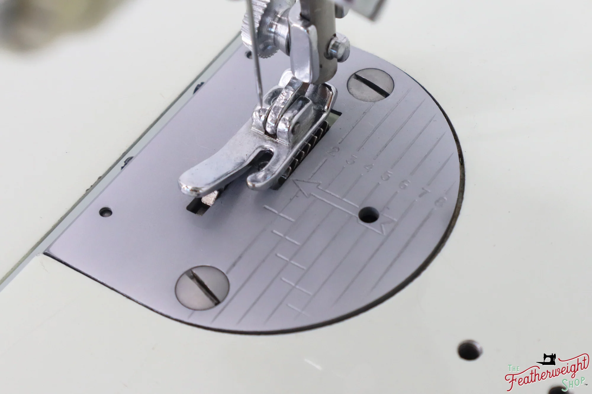 Singer Featherweight 221 Sewing Machine, WHITE - EV978*** - Image 16