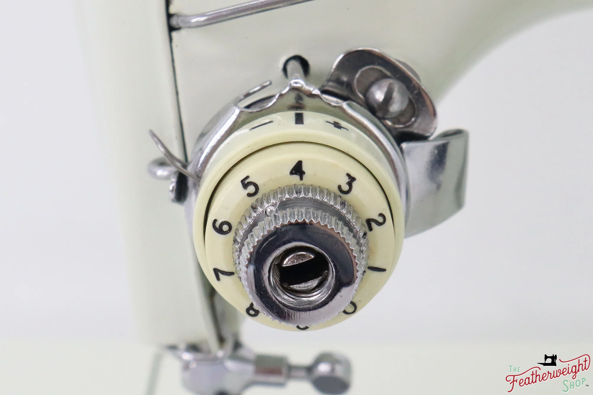Singer Featherweight 221 Sewing Machine, WHITE - EV978*** - Image 18