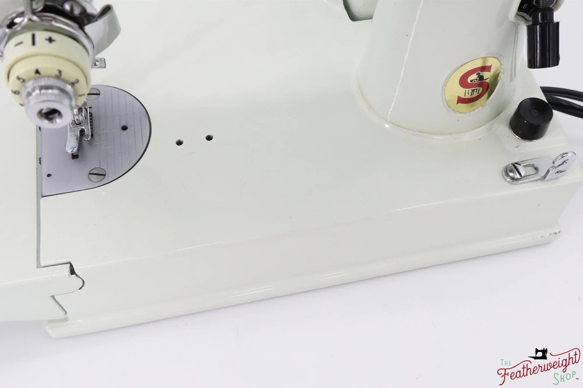 Singer Featherweight 221 Sewing Machine, WHITE - EV978*** - Image 9