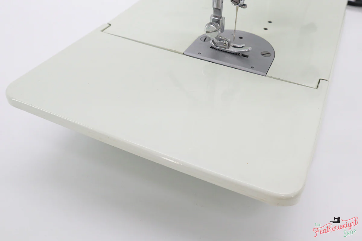 Singer Featherweight 221 Sewing Machine, WHITE EV985*** - Image 10