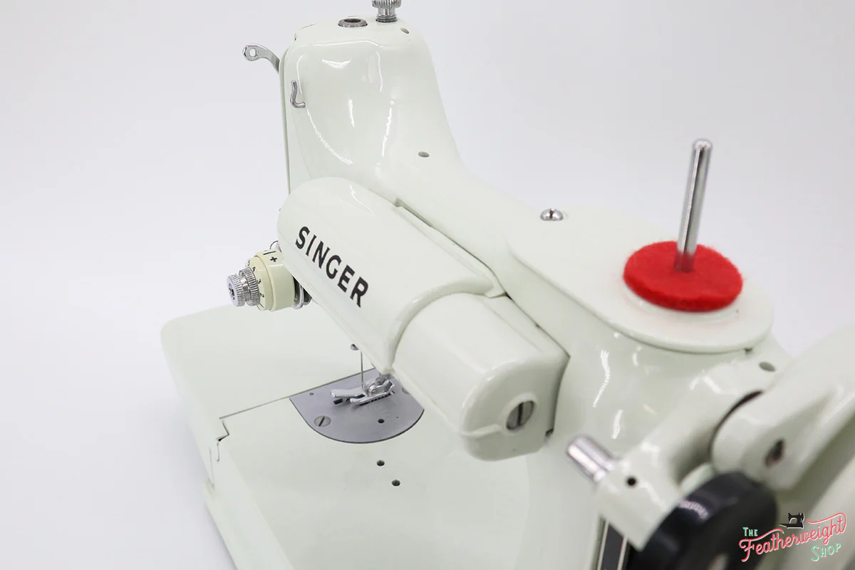 Singer Featherweight 221 Sewing Machine, WHITE EV985*** - Image 13
