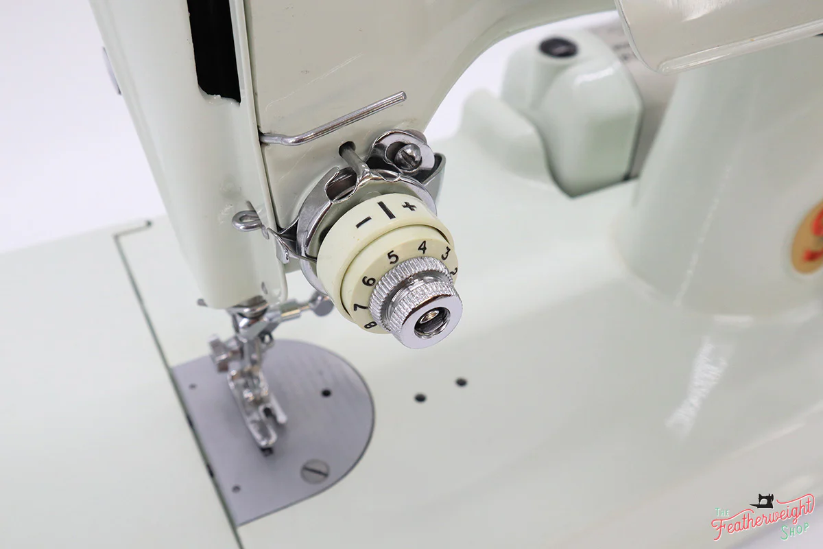 Singer Featherweight 221 Sewing Machine, WHITE EV985*** - Image 14