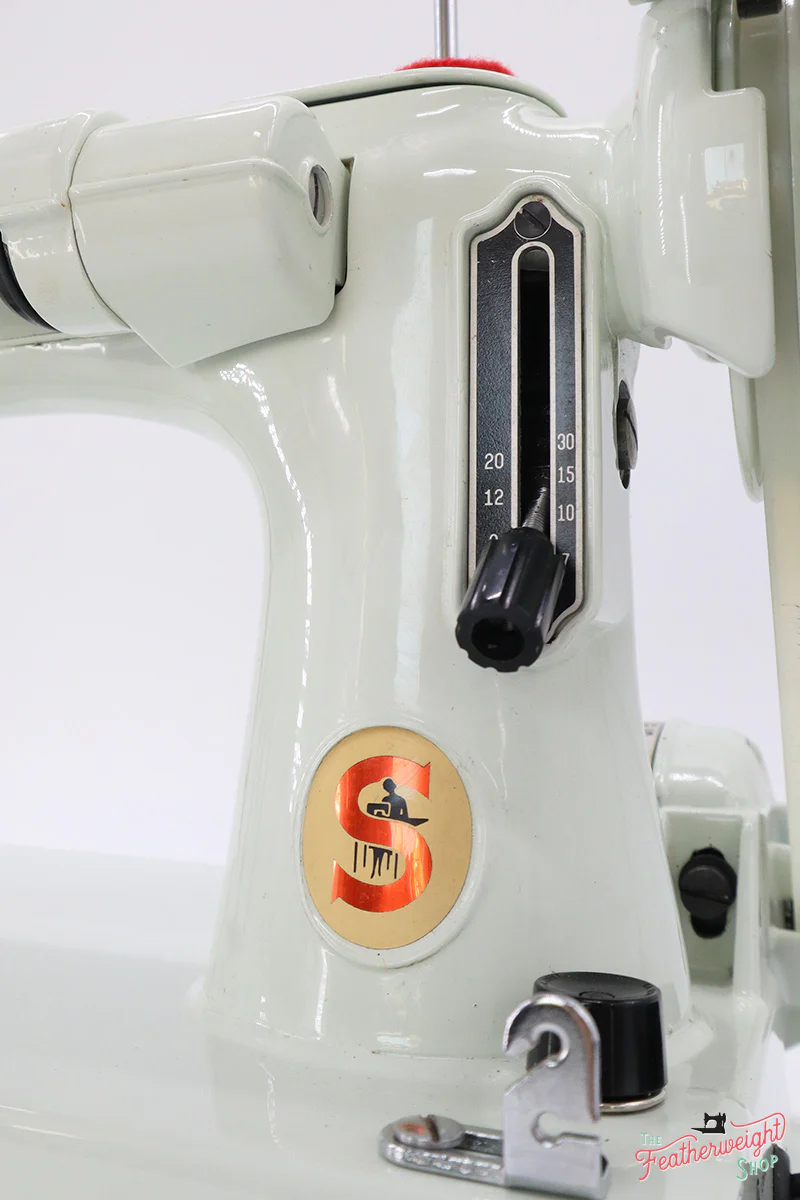 Singer Featherweight 221 Sewing Machine, WHITE EV985*** - Image 15