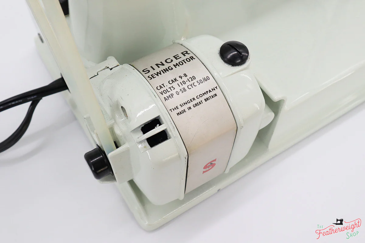 Singer Featherweight 221 Sewing Machine, WHITE EV985*** - Image 16