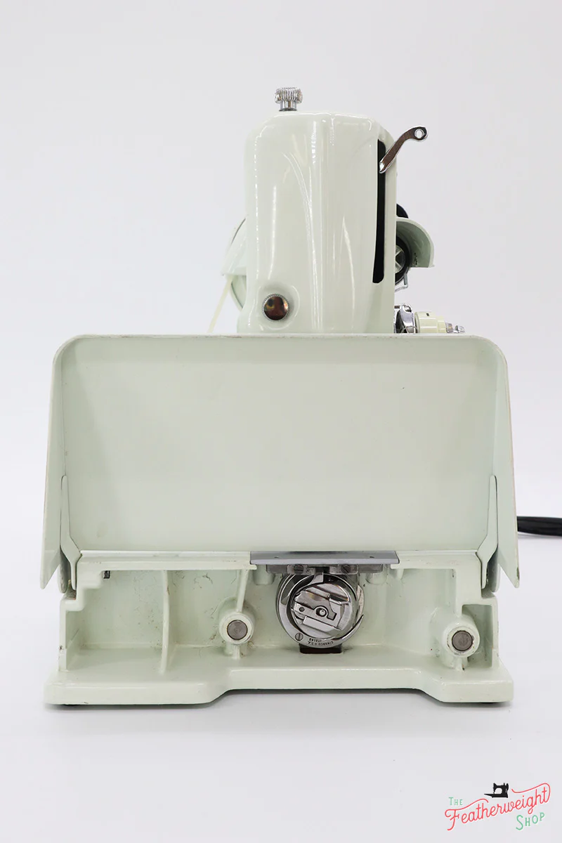 Singer Featherweight 221 Sewing Machine, WHITE EV985*** - Image 5