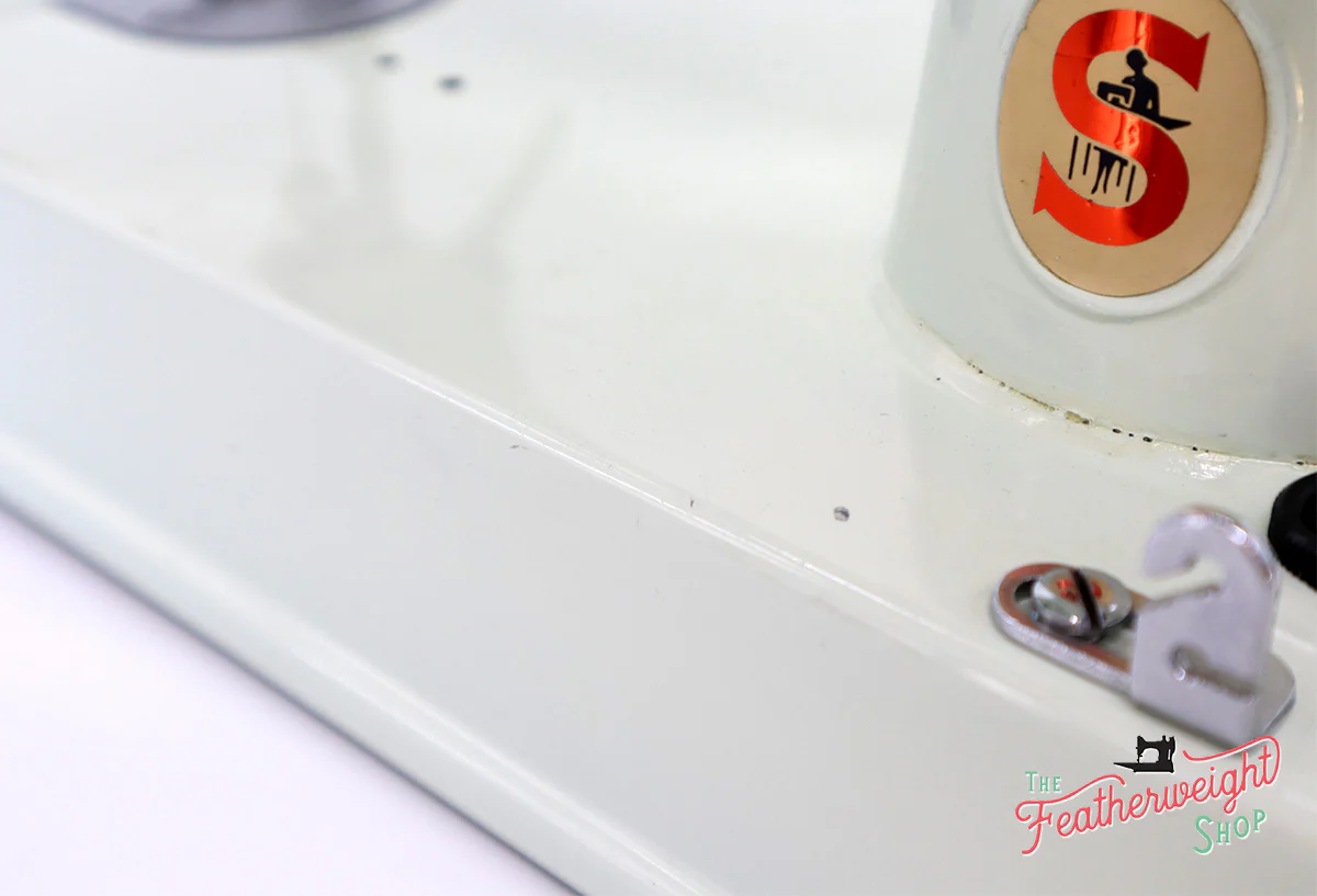 Singer Featherweight 221 Sewing Machine, WHITE EV986*** - Image 11