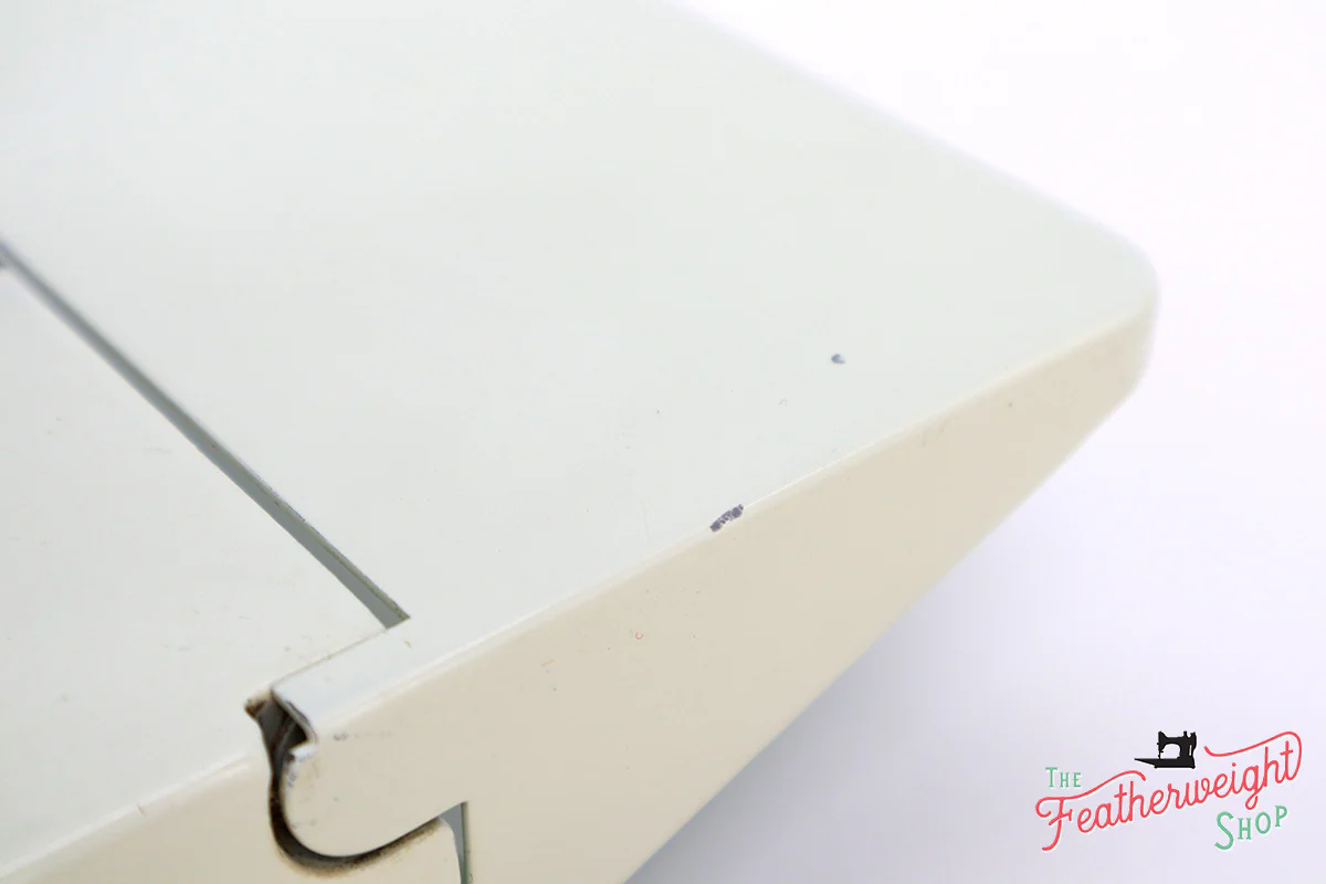 Singer Featherweight 221 Sewing Machine, WHITE EV986*** - Image 14