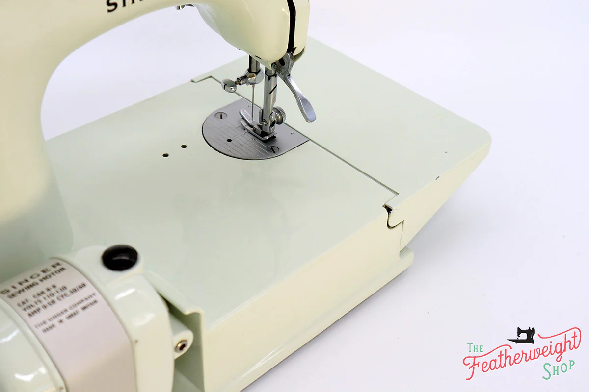 Singer Featherweight 221 Sewing Machine, WHITE EV986*** - Image 15