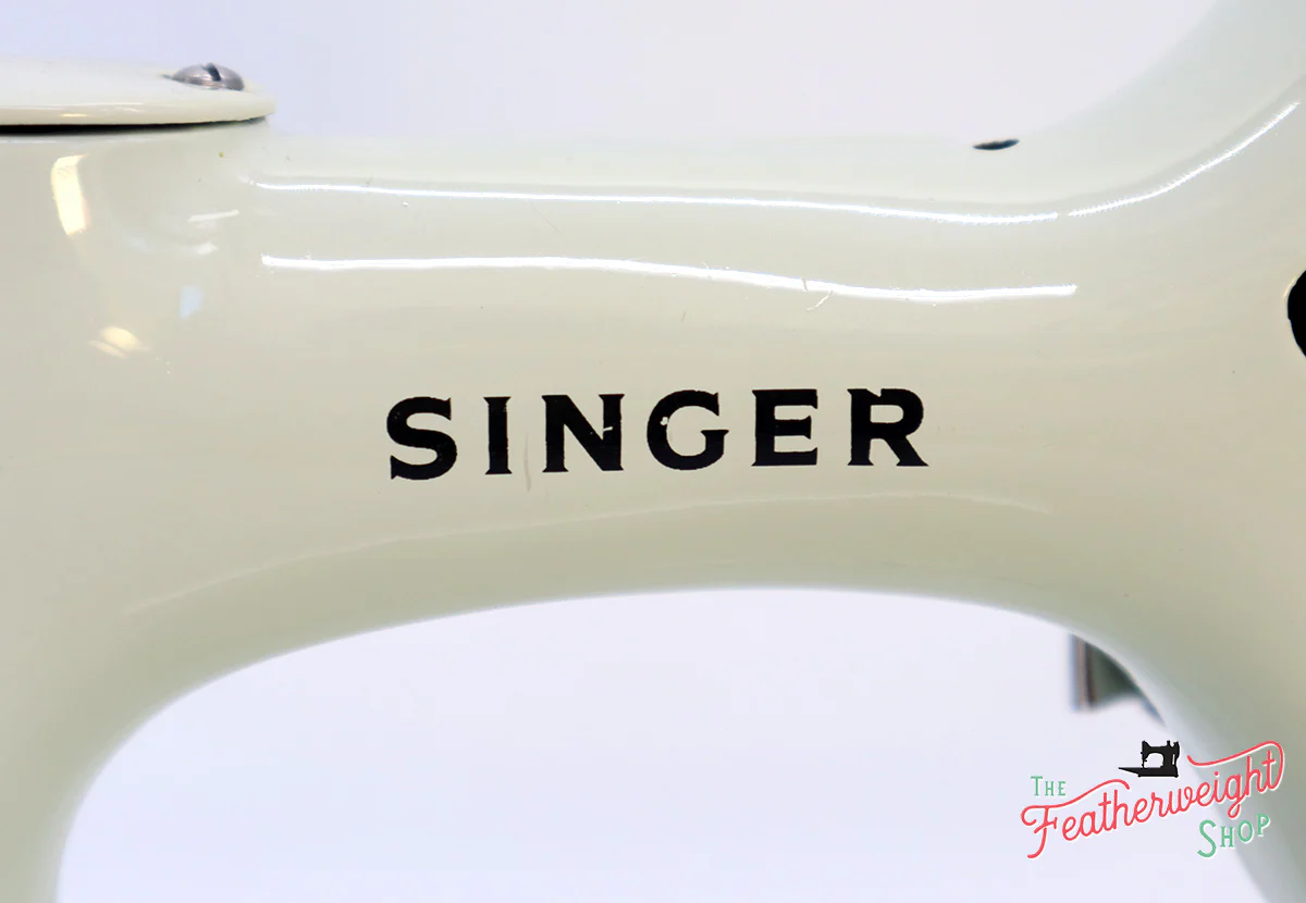 Singer Featherweight 221 Sewing Machine, WHITE EV986*** - Image 16