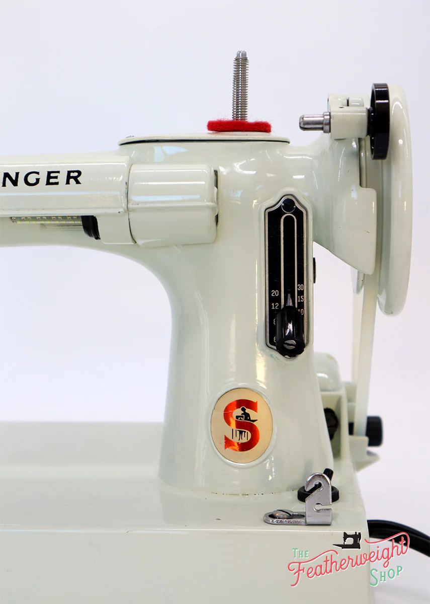 Singer Featherweight 221 Sewing Machine, WHITE EV986*** - Image 19