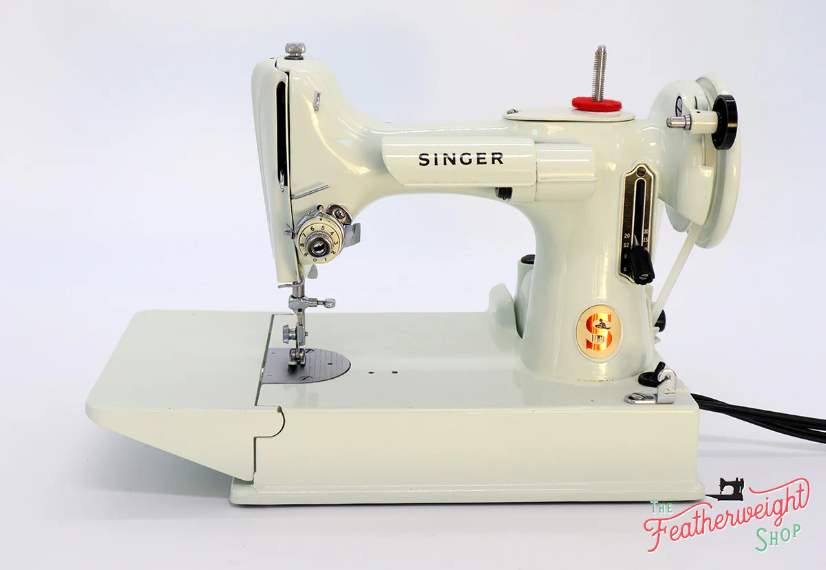 Singer Featherweight 221 Sewing Machine, WHITE EV986*** - Image 2