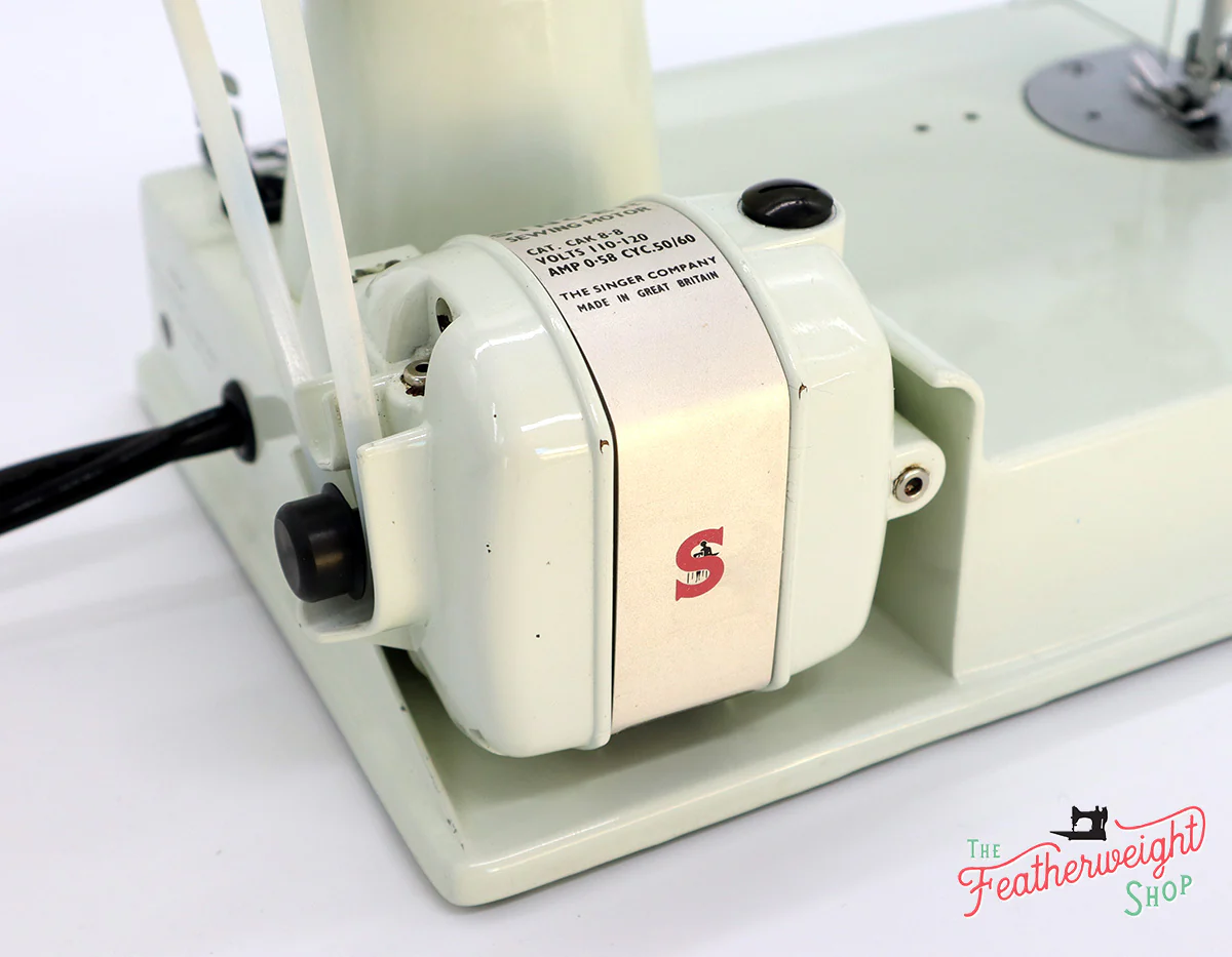 Singer Featherweight 221 Sewing Machine, WHITE EV986*** - Image 24