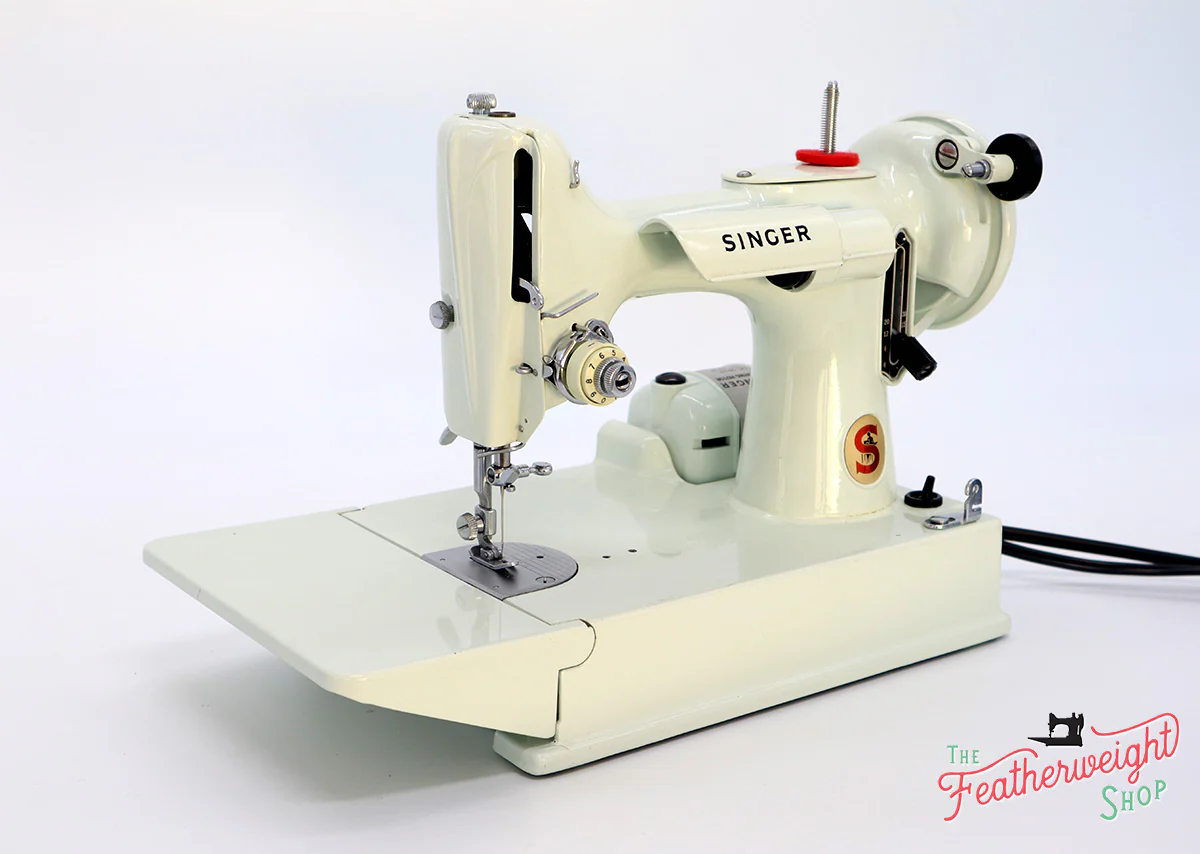 Singer Featherweight 221 Sewing Machine, WHITE EV986*** - Image 3