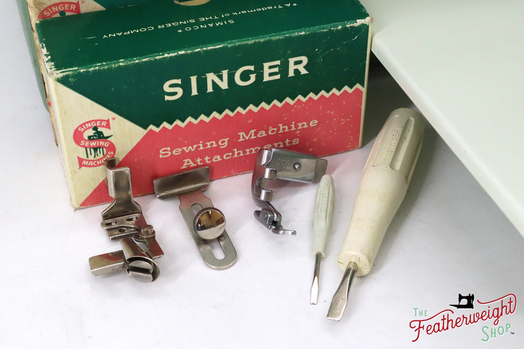 Singer Featherweight 221 Sewing Machine, WHITE - EV987*** - Image 16