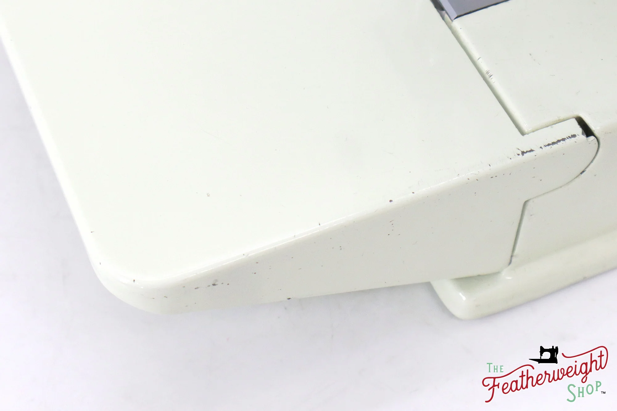 Singer Featherweight 221 Sewing Machine, WHITE - EV987*** - Image 7