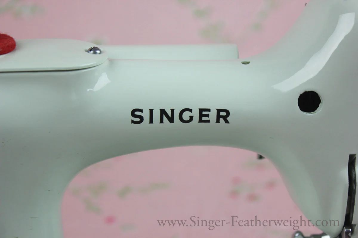 Singer Featherweight 221 Sewing Machine, WHITE EV989*** - Image 10