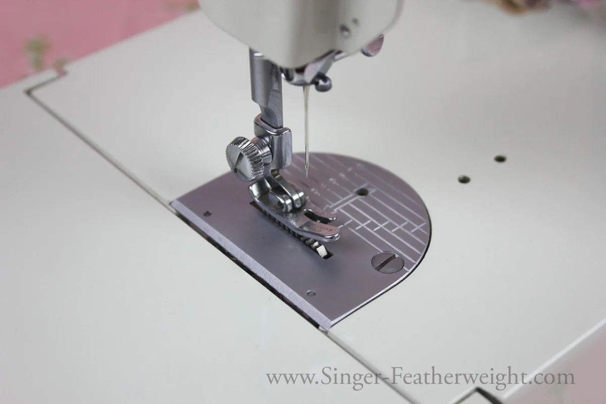 Singer Featherweight 221 Sewing Machine, WHITE EV989*** - Image 17