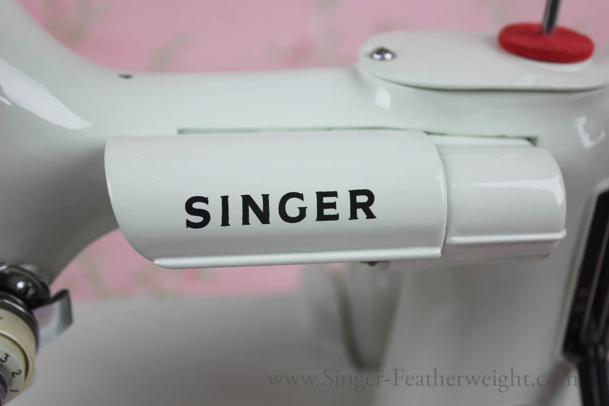 Singer Featherweight 221 Sewing Machine, WHITE EV989*** - Image 8