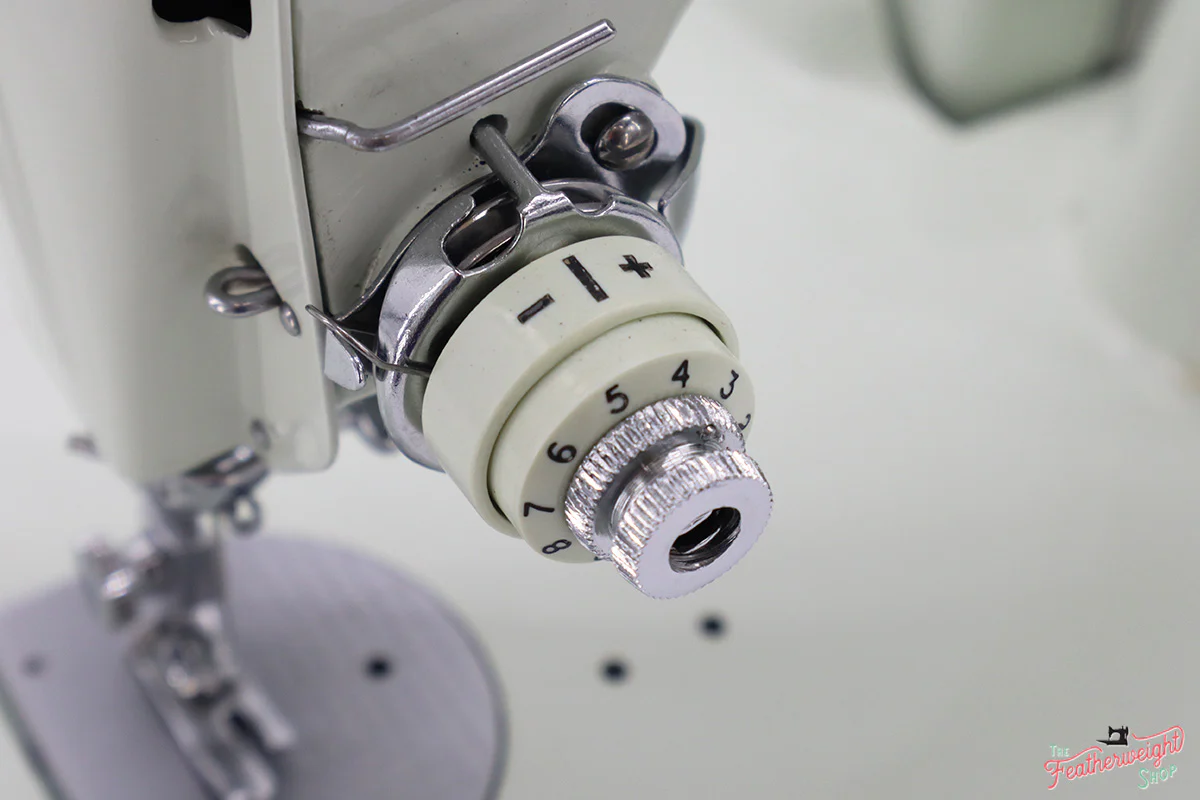 Singer Featherweight 221K Sewing Machine, British WHITE EY088*** - Image 14