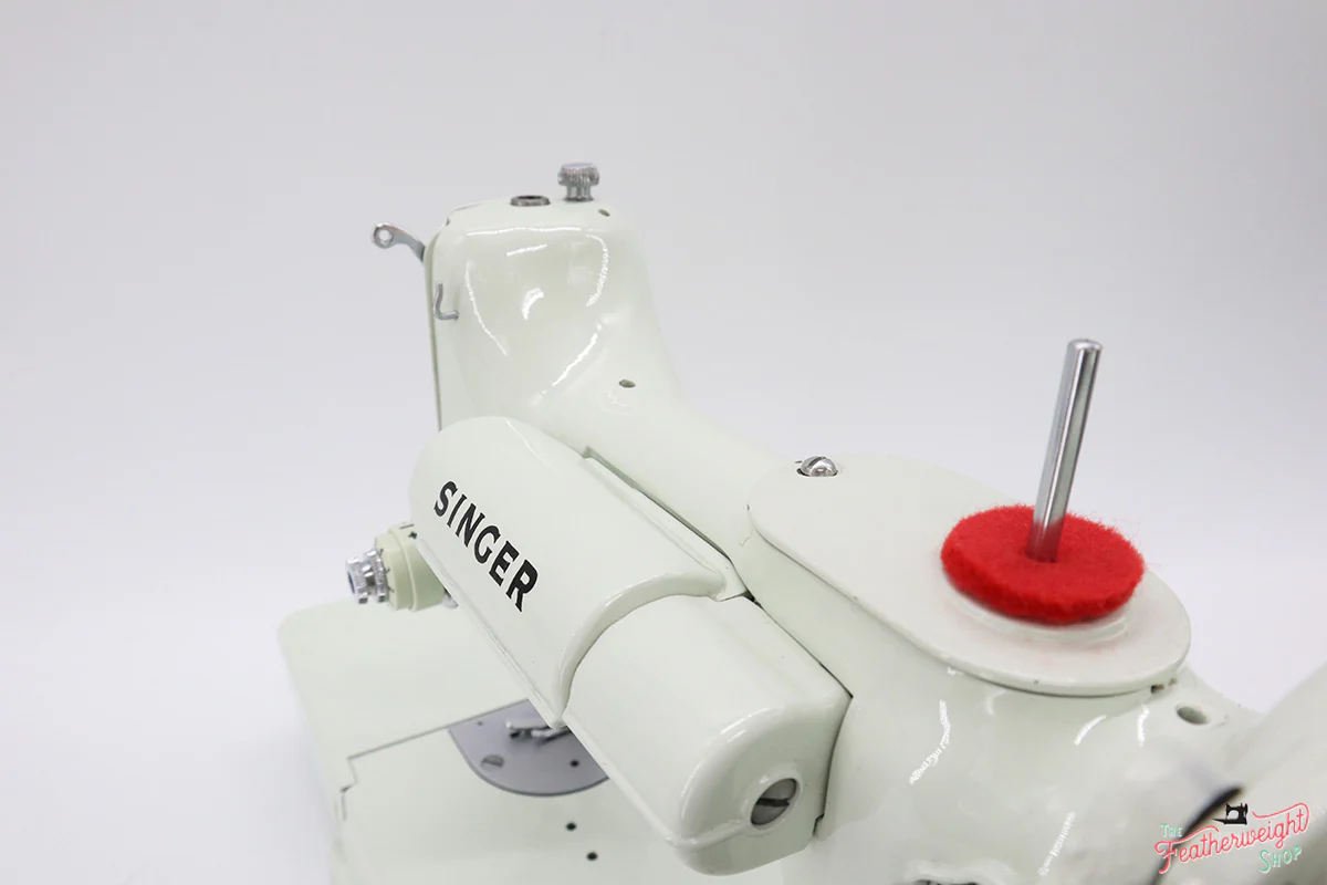 Singer Featherweight 221K Sewing Machine, British WHITE EY088*** - Image 8