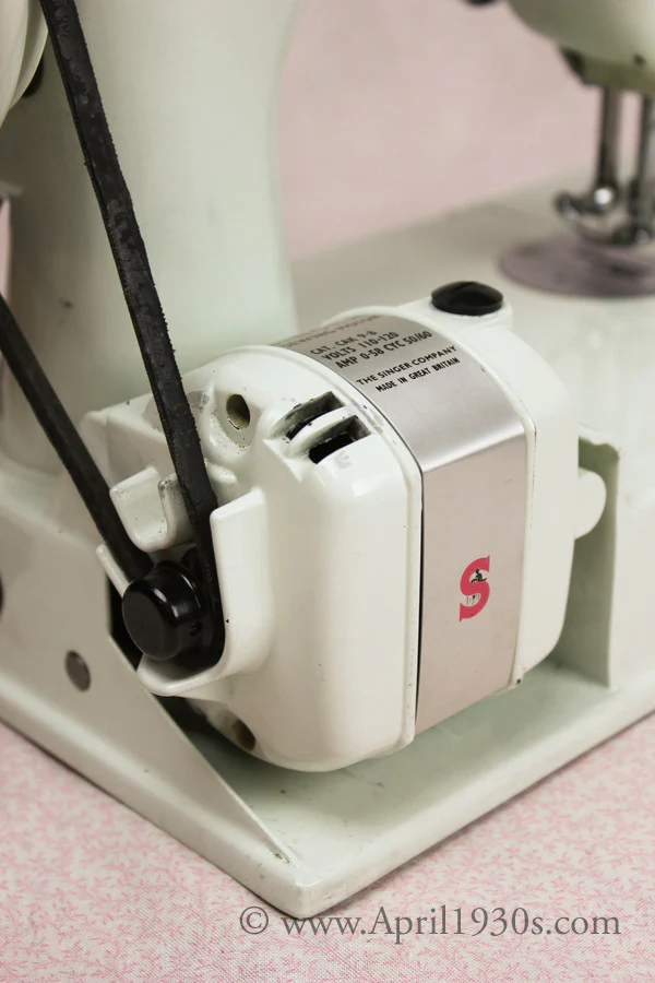 Singer Featherweight 221 Sewing Machine, WHITE EY848***ch - Image 11