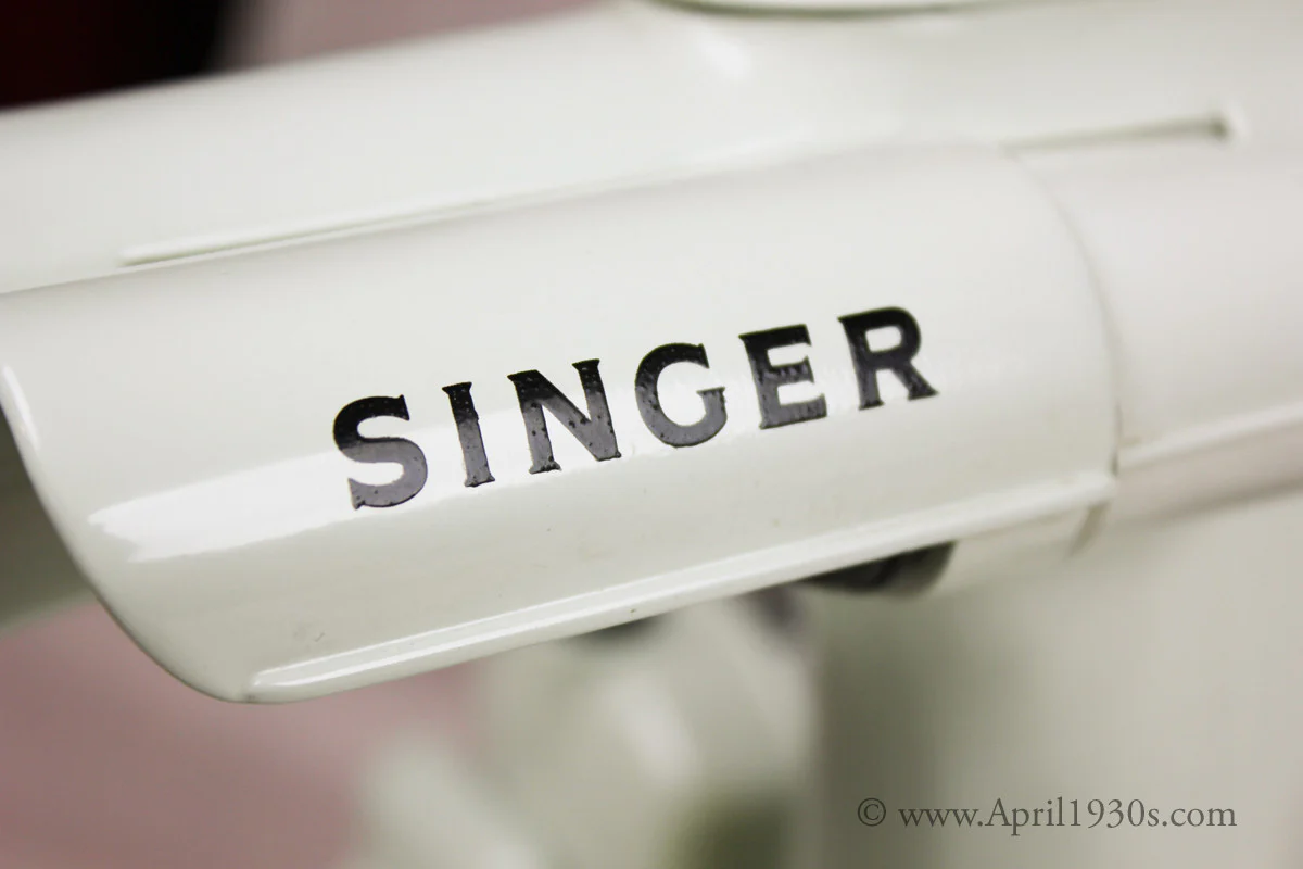 Singer Featherweight 221 Sewing Machine, WHITE EY848***ch - Image 12