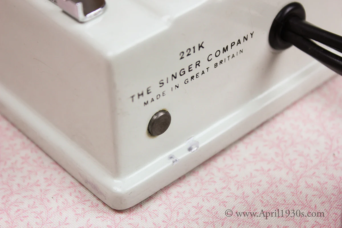 Singer Featherweight 221 Sewing Machine, WHITE EY848***ch - Image 13