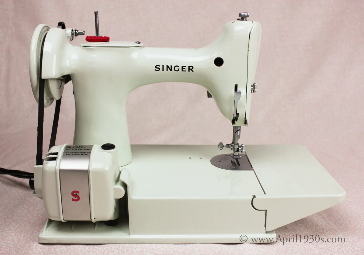 Singer Featherweight 221 Sewing Machine, WHITE EY848***ch - Image 15