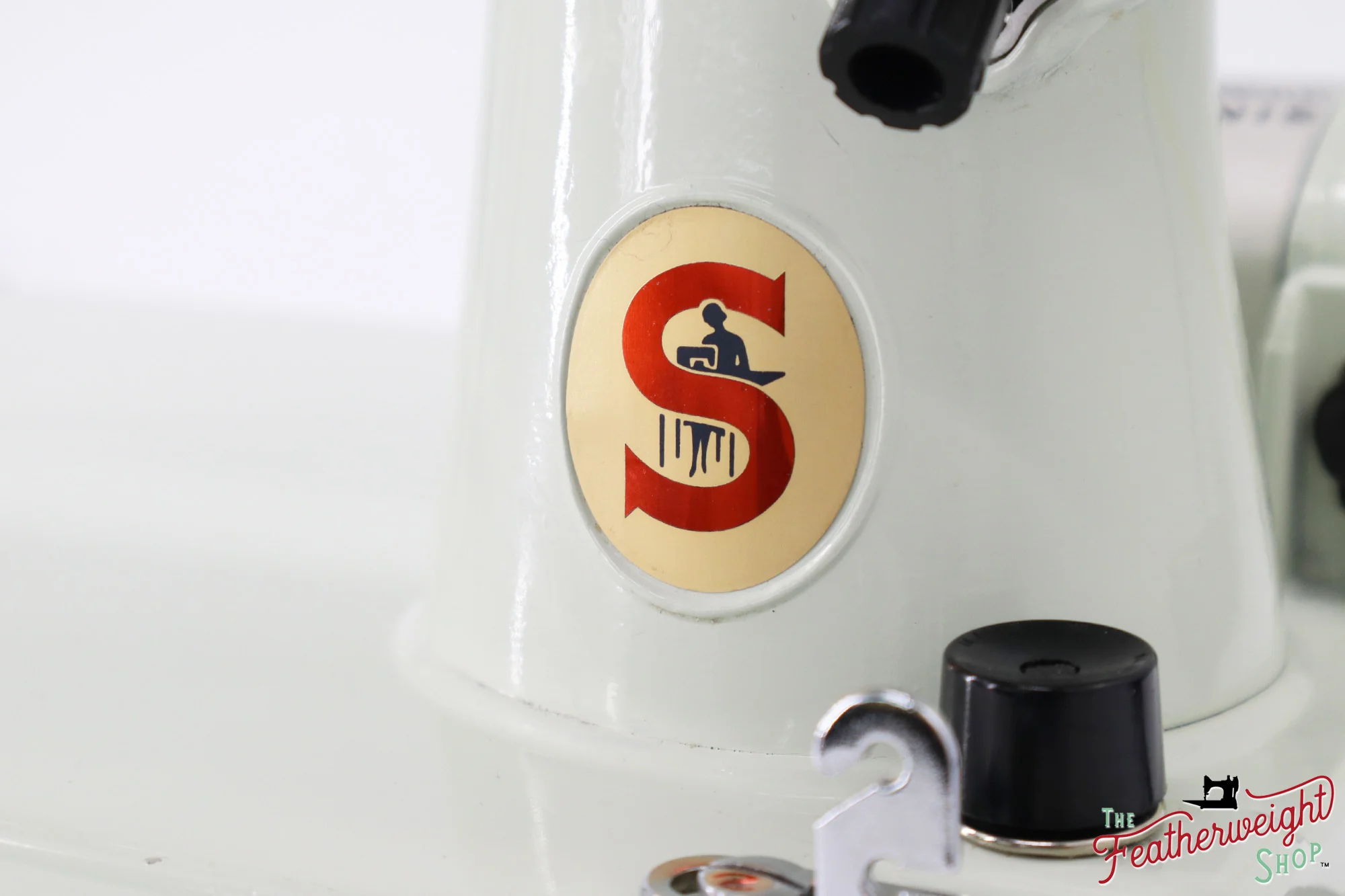 Singer Featherweight 221 Sewing Machine, WHITE - EY995*** - Image 13