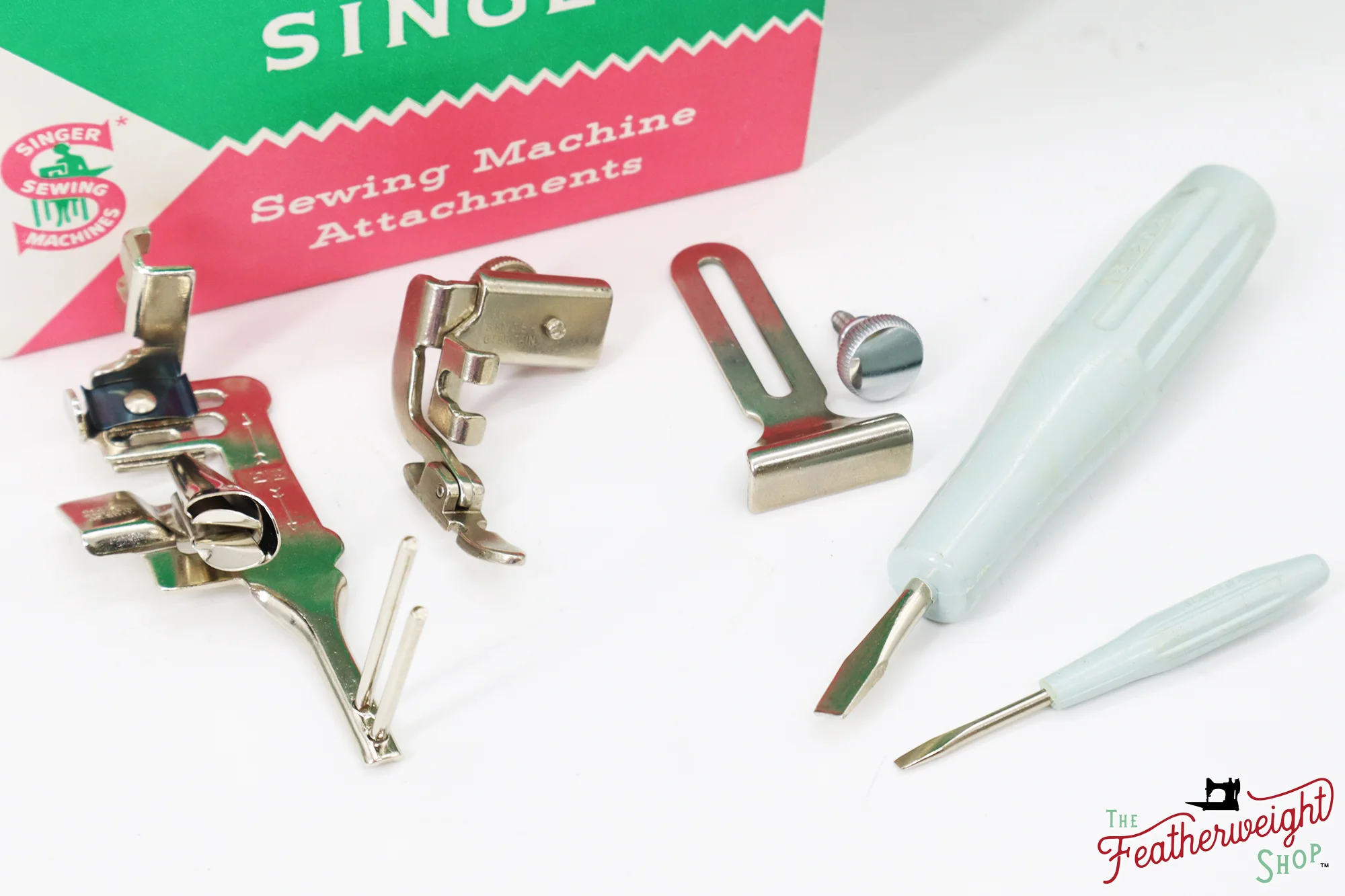 Singer Featherweight 221 Sewing Machine, WHITE - EY995*** - Image 17