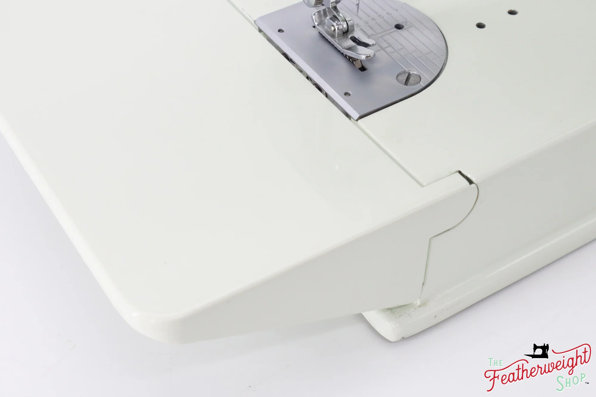 Singer Featherweight 221 Sewing Machine, WHITE - EY995*** - Image 8