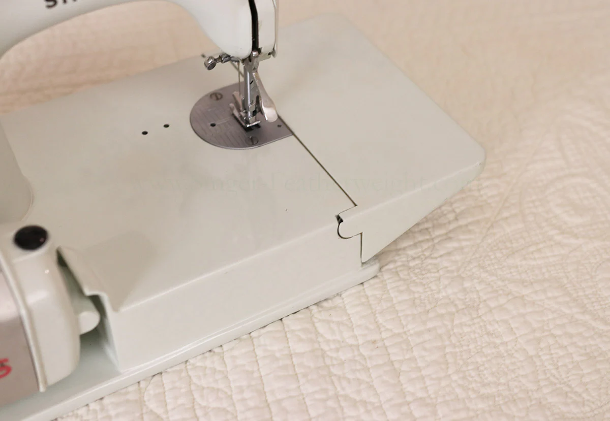 Singer Featherweight 221 Sewing Machine, WHITE FA095*** - Image 10