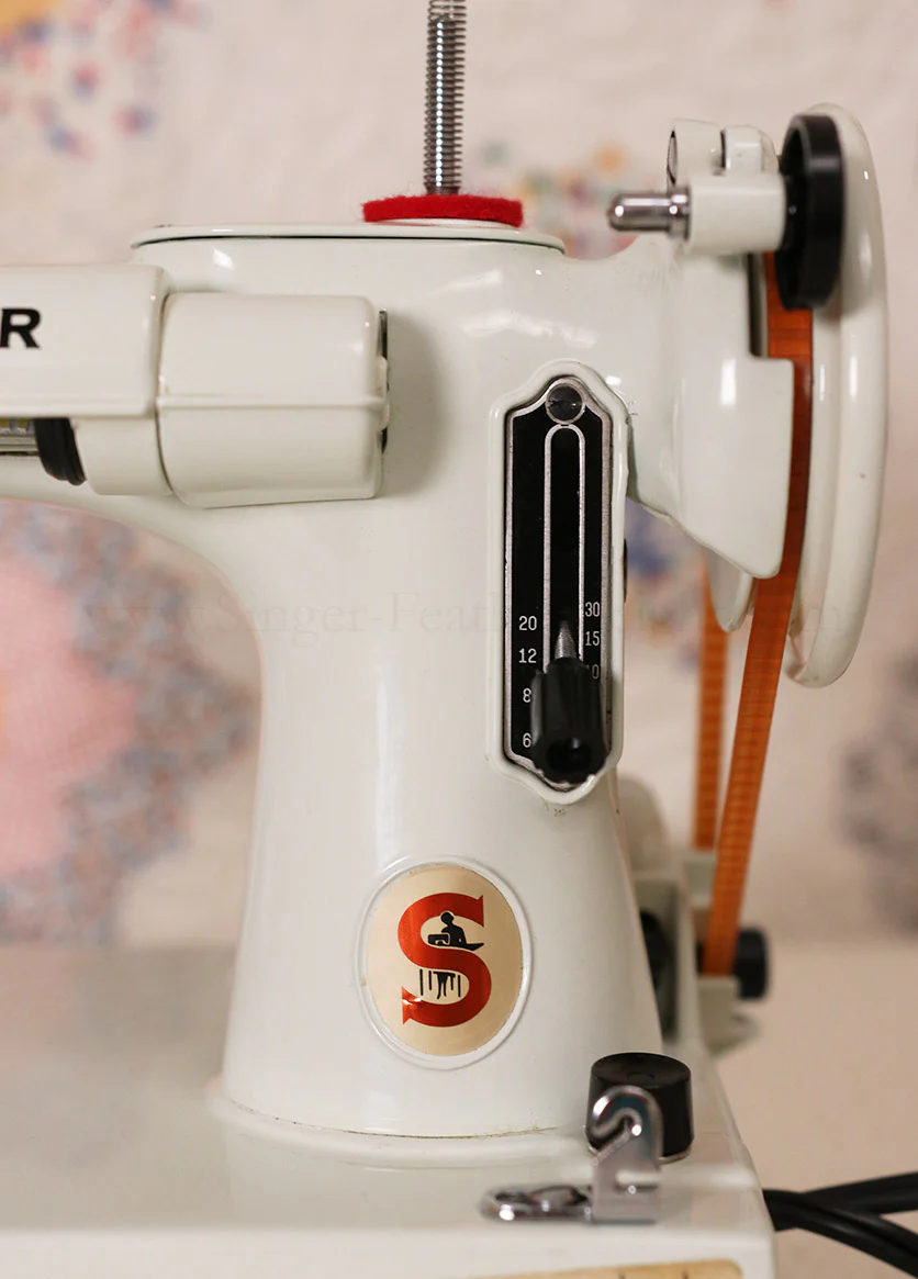 Singer Featherweight 221 Sewing Machine, WHITE FA095*** - Image 16