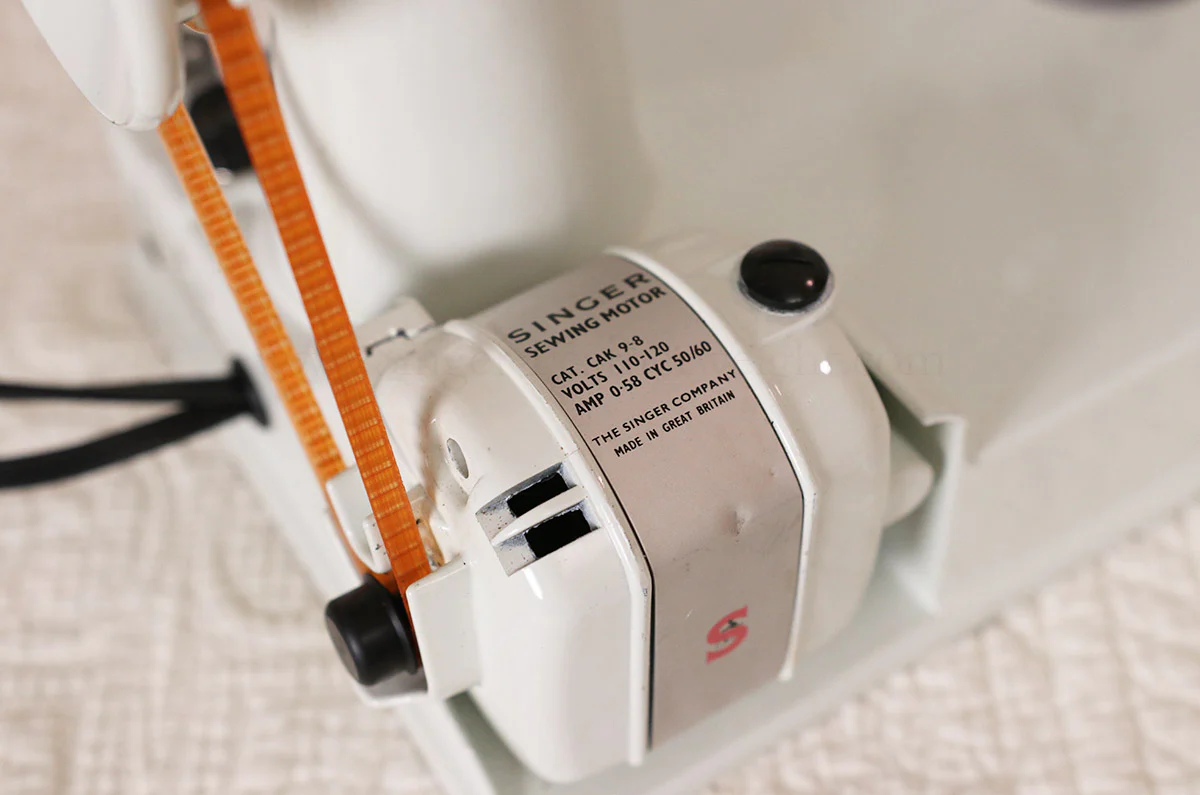 Singer Featherweight 221 Sewing Machine, WHITE FA095*** - Image 20