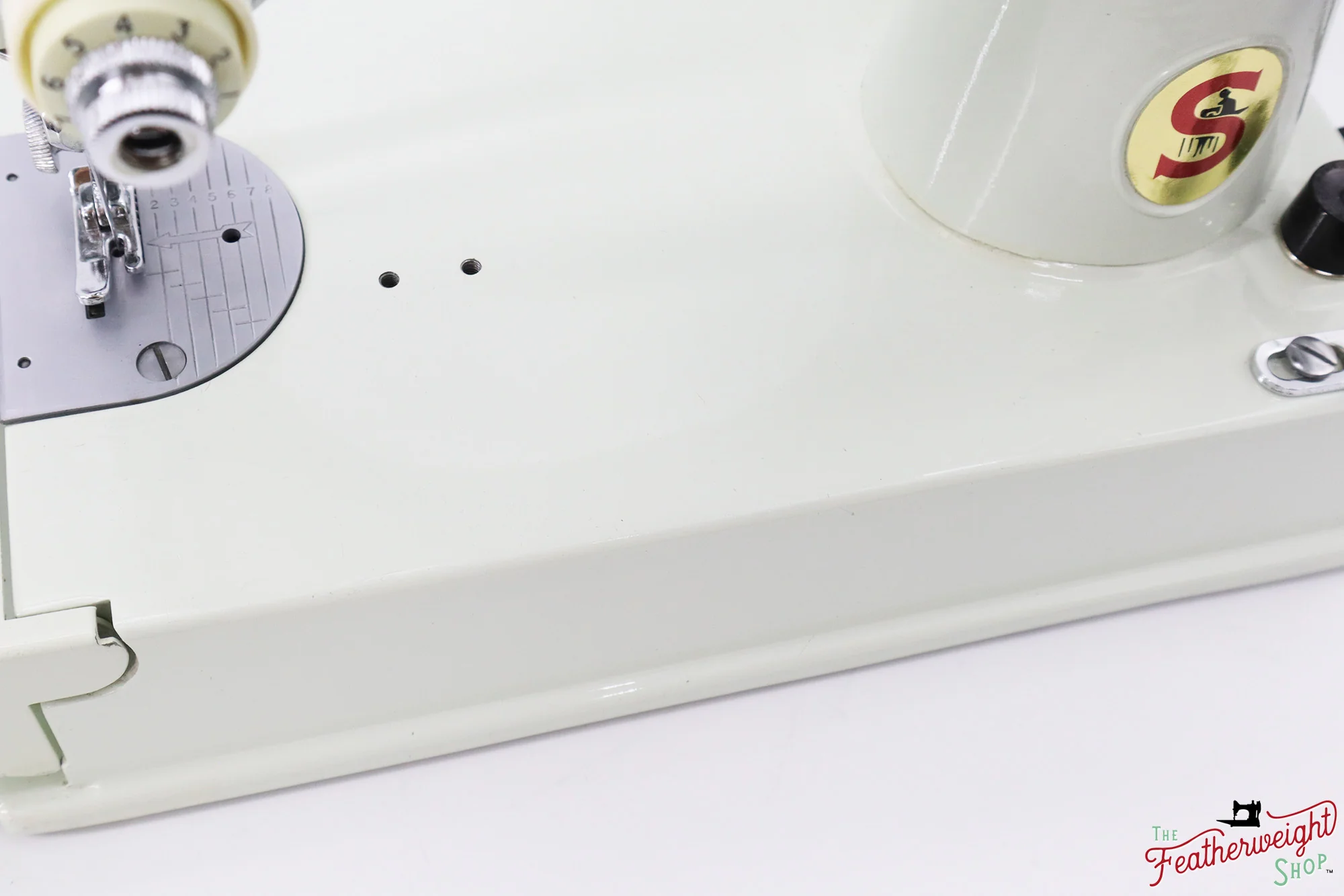Singer Featherweight 221 Sewing Machine, WHITE - FA124*** - Image 7