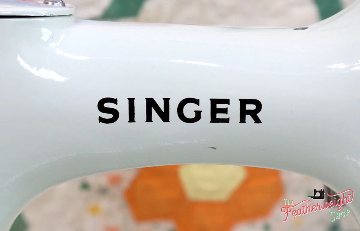 Singer Featherweight 221K Sewing Machine, WHITE FA126*** - Image 13