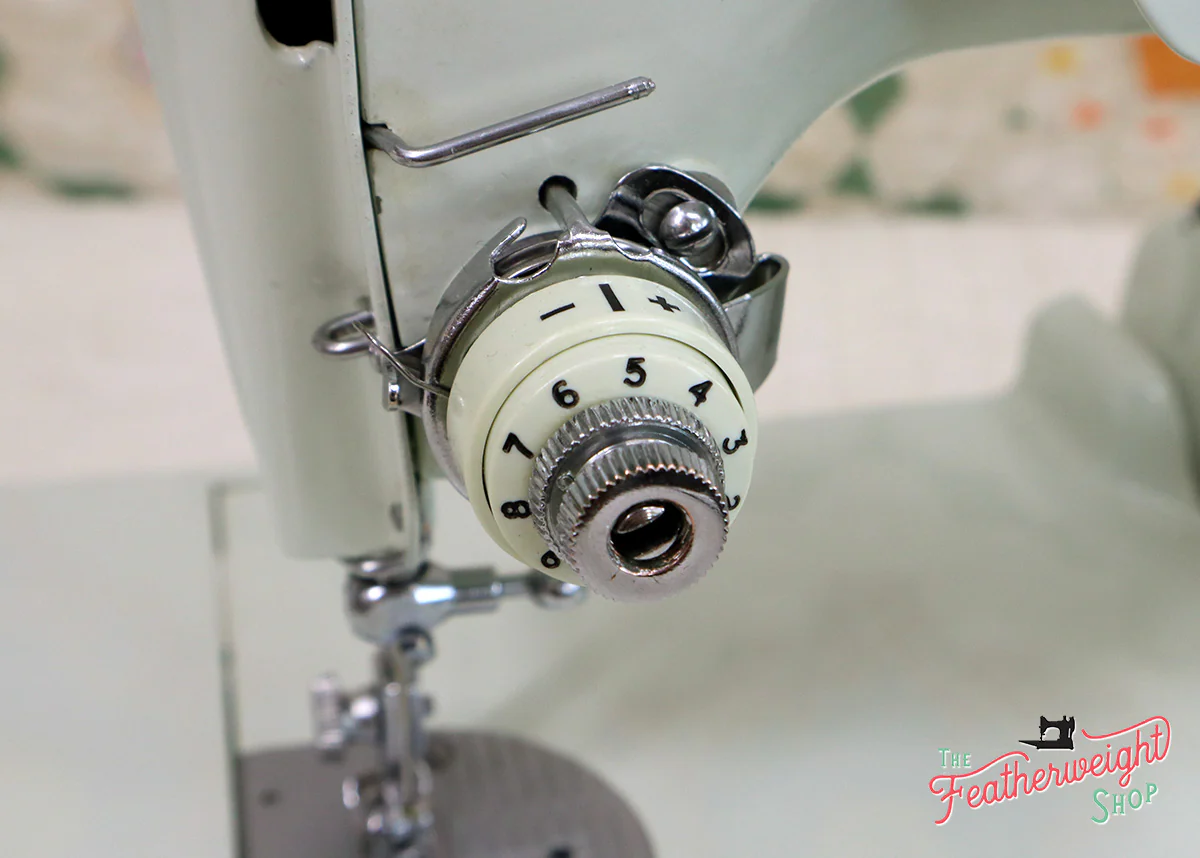 Singer Featherweight 221K Sewing Machine, WHITE FA126*** - Image 15