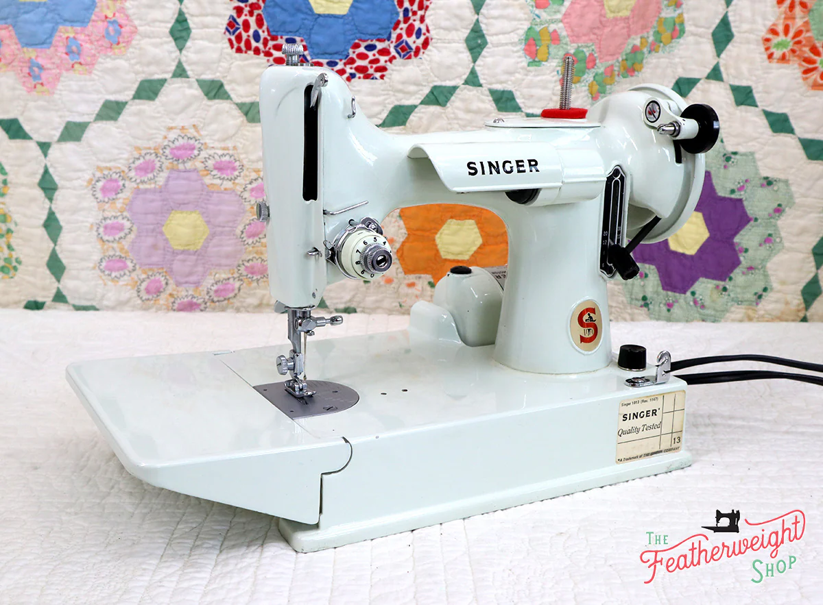 Singer Featherweight 221K Sewing Machine, WHITE FA126*** - Image 3