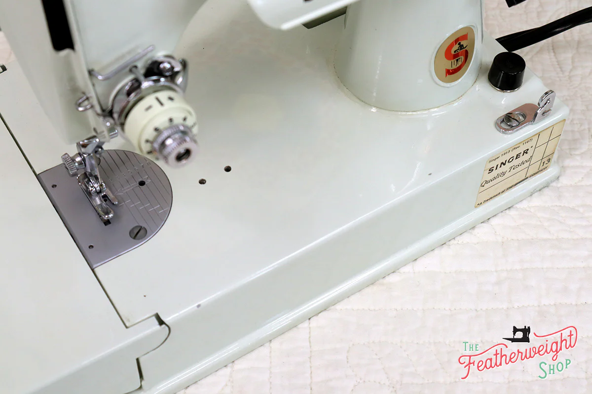 Singer Featherweight 221K Sewing Machine, WHITE FA126*** - Image 9
