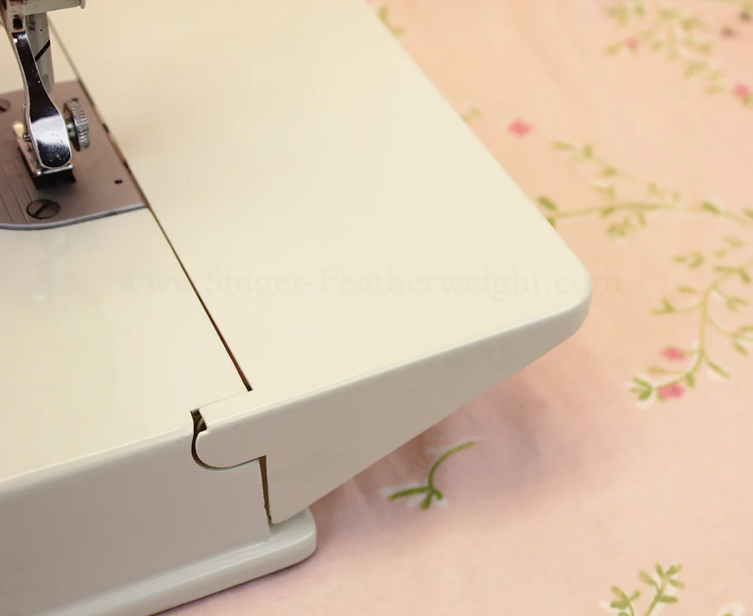 Singer Featherweight 221 Sewing Machine, WHITE FA128*** - Image 10