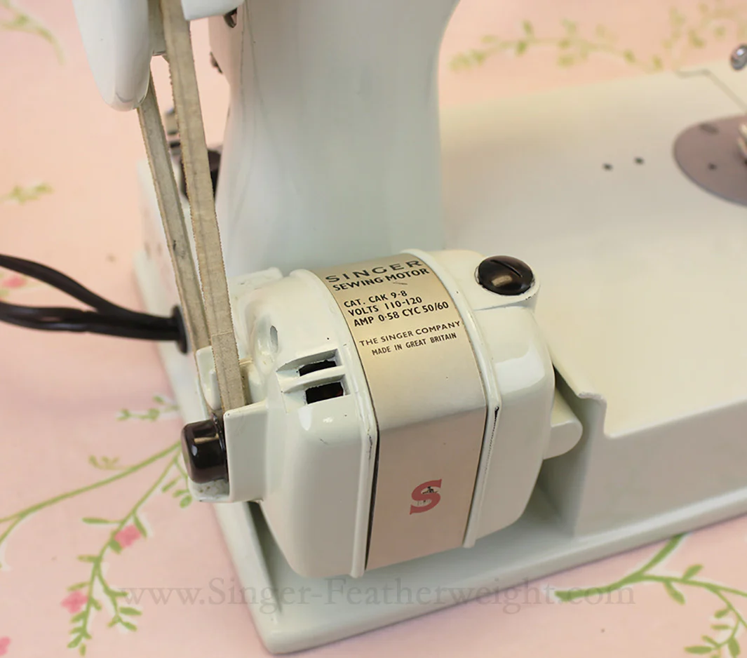 Singer Featherweight 221 Sewing Machine, WHITE FA128*** - Image 16