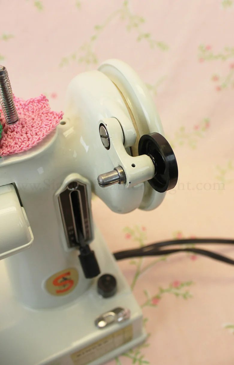 Singer Featherweight 221 Sewing Machine, WHITE FA128*** - Image 18