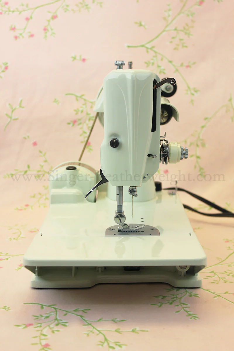 Singer Featherweight 221 Sewing Machine, WHITE FA128*** - Image 5