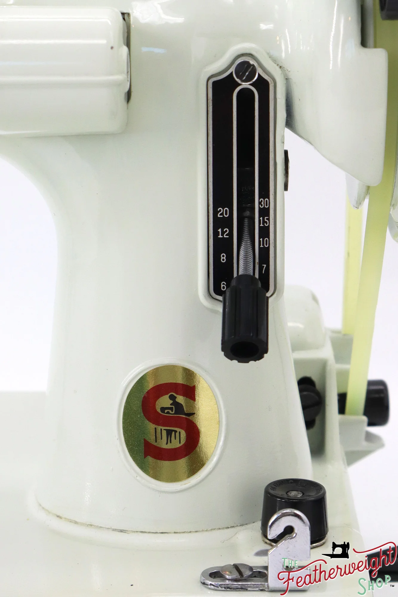 Singer Featherweight 221 Sewing Machine, WHITE - FA201*** - Image 13