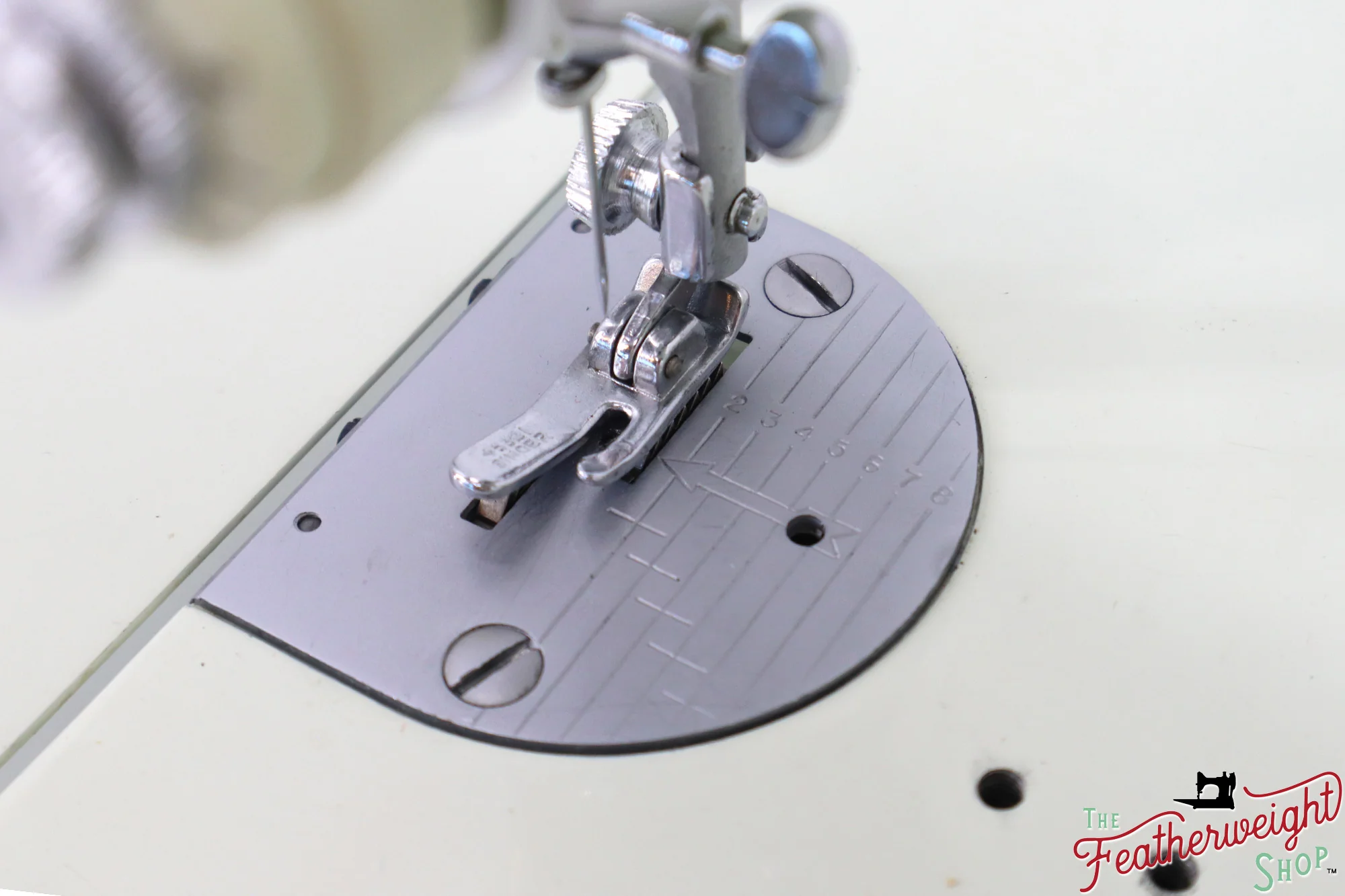 Singer Featherweight 221 Sewing Machine, WHITE - FA201*** - Image 15
