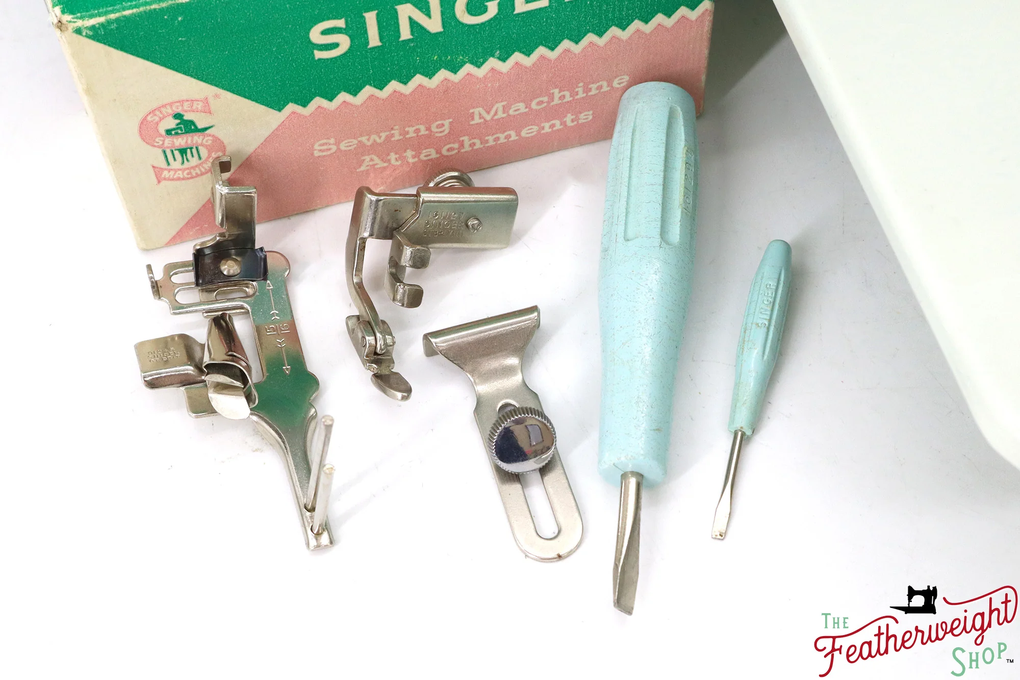 Singer Featherweight 221 Sewing Machine, WHITE - FA201*** - Image 17
